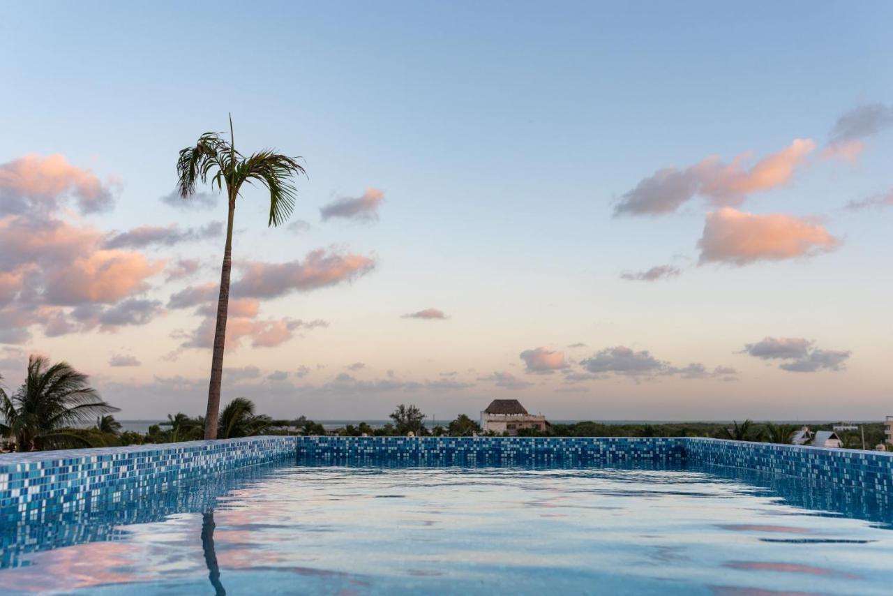 Hotel Mayari Holbox Luaran gambar Infinity pool at the Grand Palladium Hotel, Playa del Carmen, Mexico