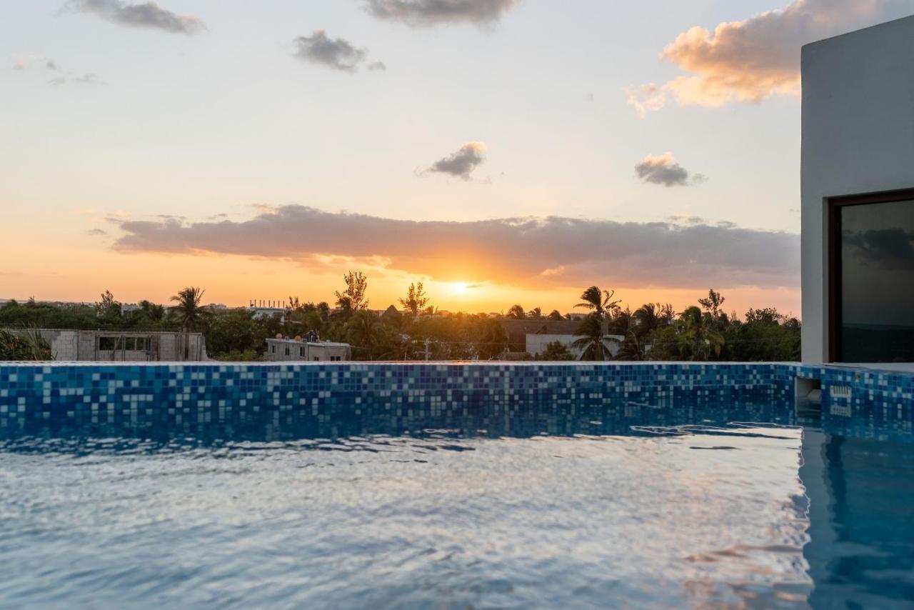 Hotel Mayari Holbox Luaran gambar Sunset at the rooftop pool