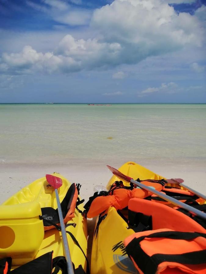 Hotel Mayari Holbox Luaran gambar Kayak on the beach