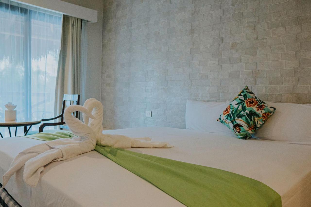 Hotel Mayari Holbox Luaran gambar A bed with a towel animal