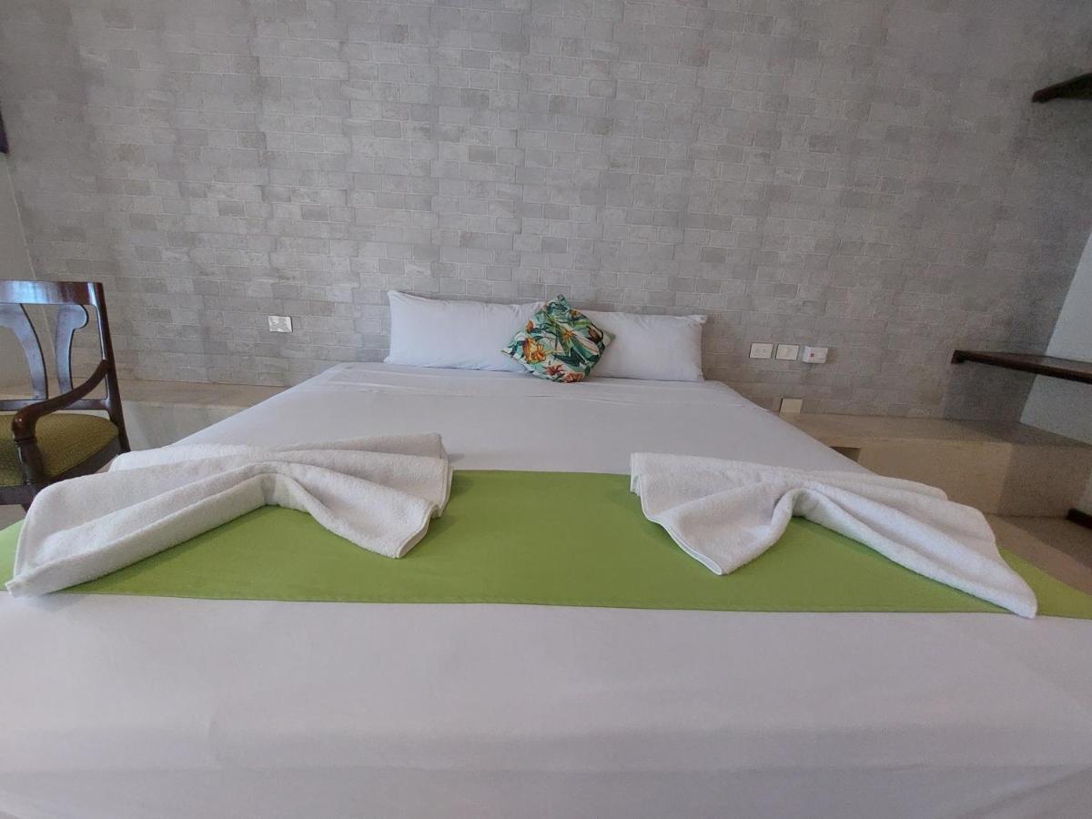 Hotel Mayari Holbox Luaran gambar A bed with a duvet cover